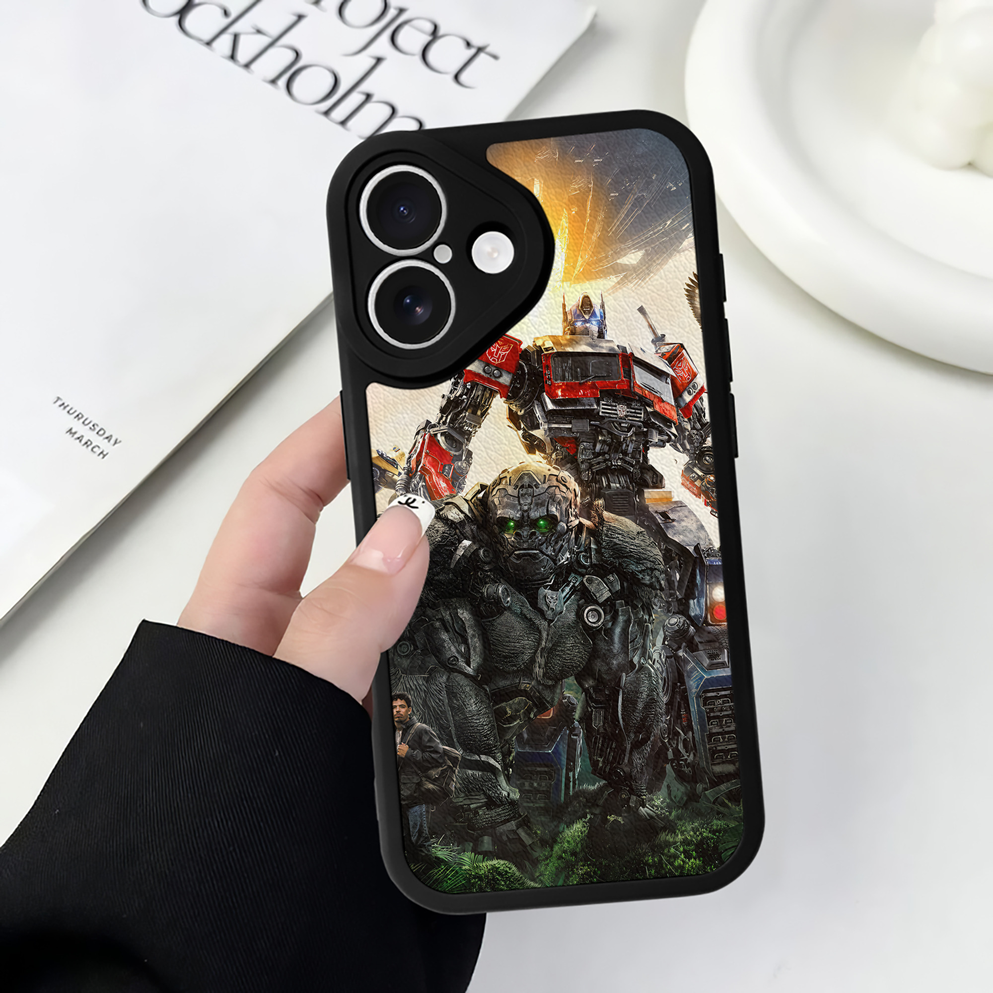 （画像用） Transformers トランスフォーマー 【iPhone 16シリーズ対応】シリコンスマホケース（レザー調） 材質：シリコン